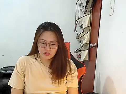 Snapshot of crizzybel chatting on 05/21/26, 01:08 crizzybel online show from 05/21/26, 01:08