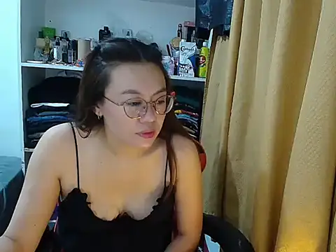 Snapshot of crizzybel chatting on 02/17/26, 05:16 crizzybel online show from 02/17/26, 05:16