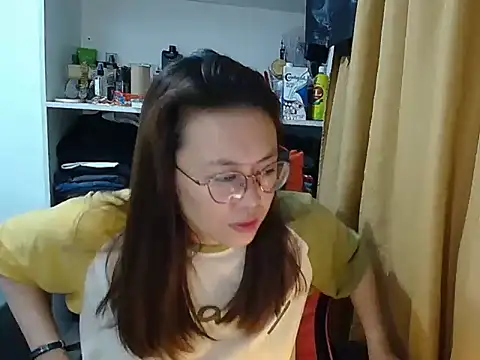 Snapshot of crizzybel chatting on 02/15/26, 06:14 crizzybel online show from 02/15/26, 06:14