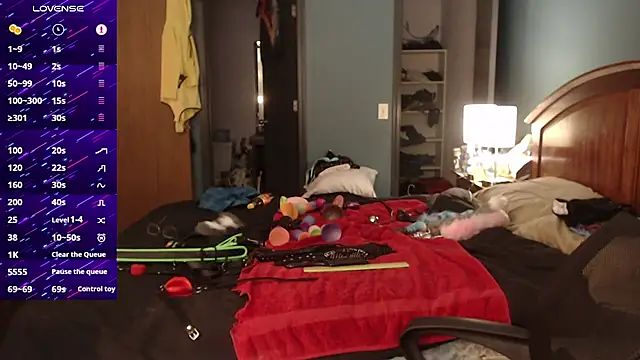 kinkywolf429 online show from 11/04/25, 07:50