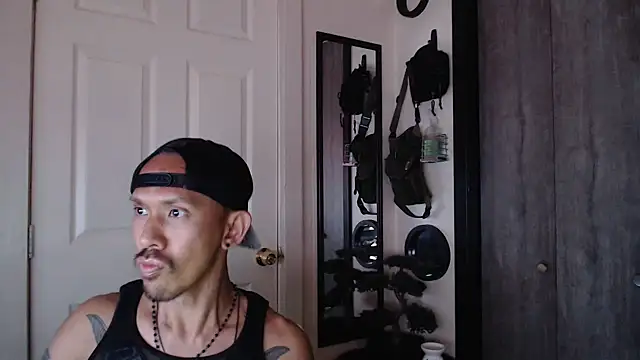 Snapshot of inc25cb@xh chatting on 01/23/25, 04:09 inc25cbxh online show from 01/23/25, 04:09