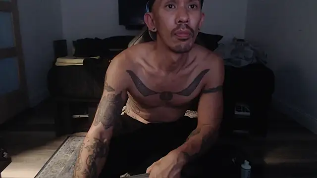 Snapshot of inc25cb@xh chatting on 12/13/25, 11:22 inc25cbxh online show from 12/13/25, 11:22