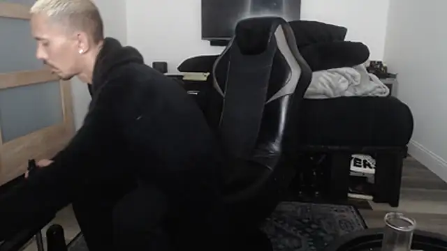 Snapshot of inc25cb@xh chatting on 12/19/25, 07:49 inc25cbxh online show from 12/19/25, 07:49