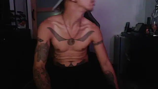 Snapshot of inc25cb@xh chatting on 10/25/25, 04:55 inc25cbxh online show from 10/25/25, 04:55