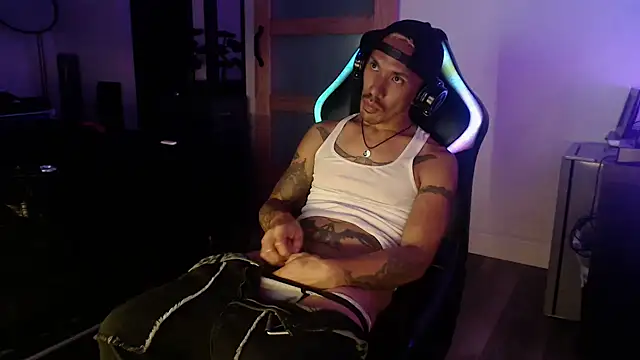 Snapshot of inc25cb@xh chatting on 10/18/25, 08:16 inc25cbxh online show from 10/18/25, 08:16