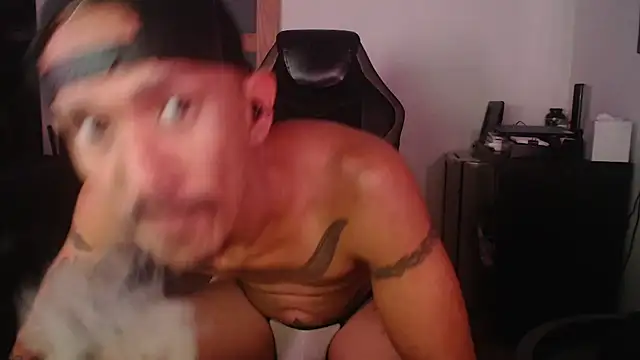 Snapshot of inc25cb@xh chatting on 10/03/25, 07:21 inc25cbxh online show from 10/03/25, 07:21