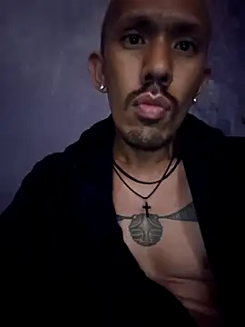 Snapshot of inc25cb@xh chatting on 01/21/25, 04:05 inc25cbxh online show from 01/21/25, 04:05