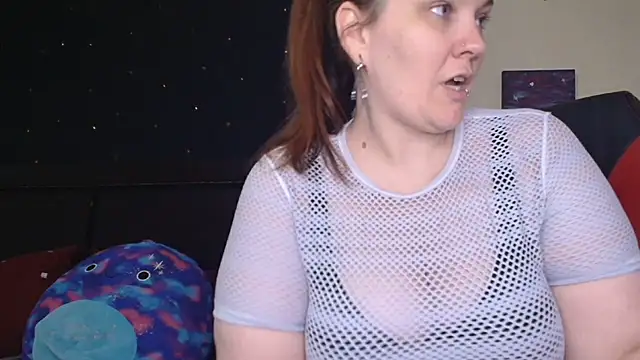 Snapshot of ToxicLilly chatting on 10/15/25, 08:33 ToxicLilly online show from 10/15/25, 08:33