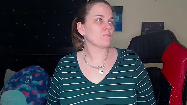 Snapshot of ToxicLilly chatting on 03/23/25, 08:04 ToxicLilly online show from 03/23/25, 08:04