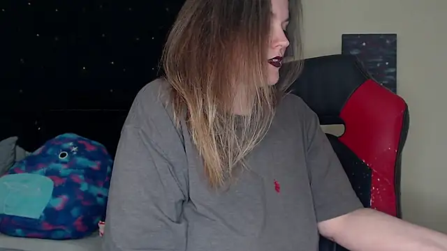 Snapshot of ToxicLilly chatting on 01/08/25, 12:15 ToxicLilly online show from 01/08/25, 12:15