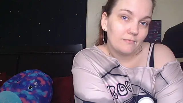 Snapshot of ToxicLilly chatting on 10/18/25, 08:27 ToxicLilly online show from 10/18/25, 08:27