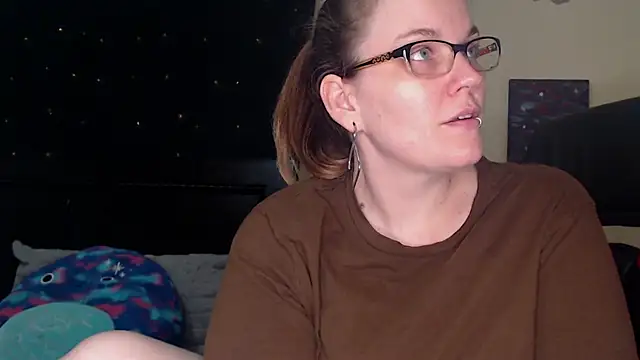 Snapshot of ToxicLilly chatting on 03/17/25, 06:18 ToxicLilly online show from 03/17/25, 06:18