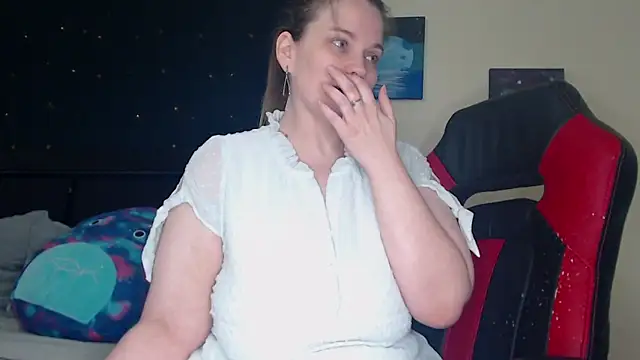 Snapshot of ToxicLilly chatting on 12/31/24, 11:53 ToxicLilly online show from 12/31/24, 11:53