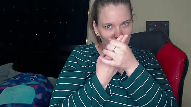 Snapshot of ToxicLilly chatting on 03/02/25, 08:05 ToxicLilly online show from 03/02/25, 08:05