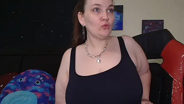 Snapshot of ToxicLilly chatting on 10/25/25, 07:07 ToxicLilly online show from 10/25/25, 07:07