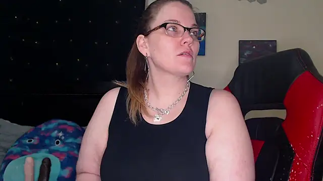 Snapshot of ToxicLilly chatting on 03/18/25, 08:28 ToxicLilly online show from 03/18/25, 08:28