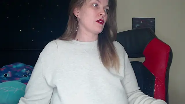 Snapshot of ToxicLilly chatting on 01/02/25, 12:24 ToxicLilly online show from 01/02/25, 12:24