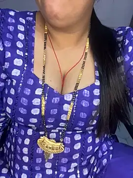 Zoya Varma004 online show from 11/04/25, 10:30