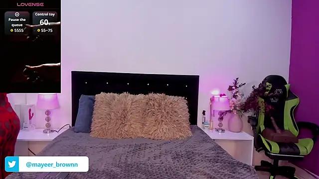 Snapshot of Brunna-Brownn chatting on 10/23/25, 12:04 Brunna-Brownn online show from 10/23/25, 12:04