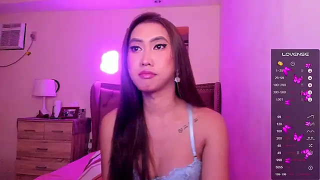 Snapshot of BombshellPH chatting on 01/31/25, 05:42 BombshellPH online show from 01/31/25, 05:42