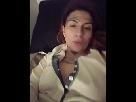 Snapshot of prettypurplep chatting on 11/13/25, 02:59 prettypurplep online show from 11/13/25, 02:59