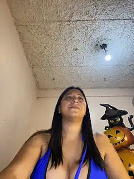 Leylafourniert online show from 10/23/25, 08:07