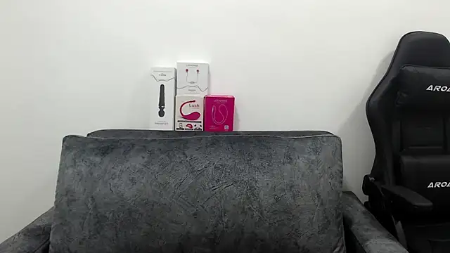 Leylafourniert online show from 05/17/26, 05:57
