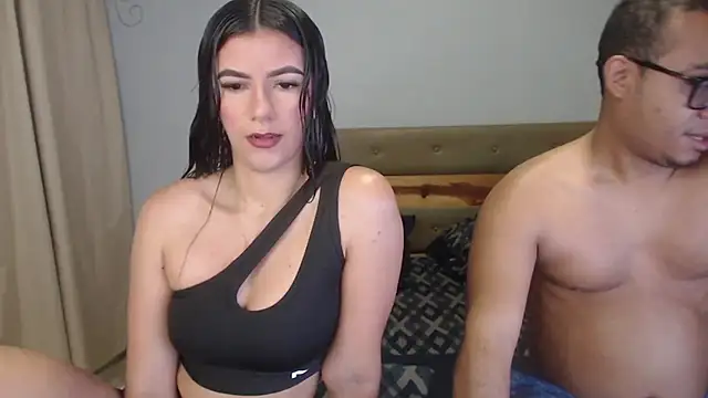 Snapshot of couplesex_ve chatting on 05/17/26, 12:05 couplesex ve online show from 05/17/26, 12:05