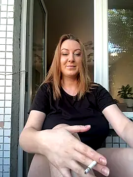 Snapshot of Mira_Xo_ chatting on 09/25/25, 07:03 Mira Xo online show from 09/25/25, 07:03