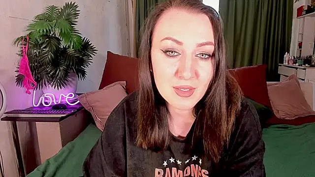 Mira Xo  online show from 11/03/25, 11:03