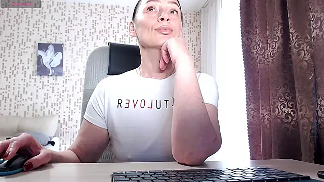 BelovedLady online show from 04/15/26, 07:36