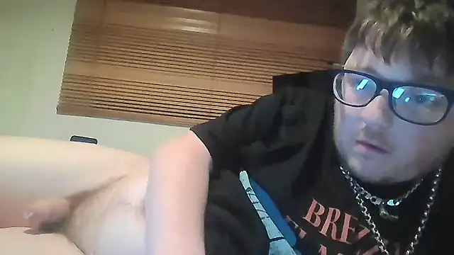 Snapshot of paulcrooks29 chatting on 12/20/25, 09:17 paulcrooks29 online show from 12/20/25, 09:17