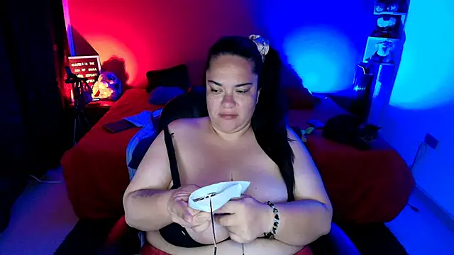 lulubigtitts1 online show from 10/15/25, 12:53