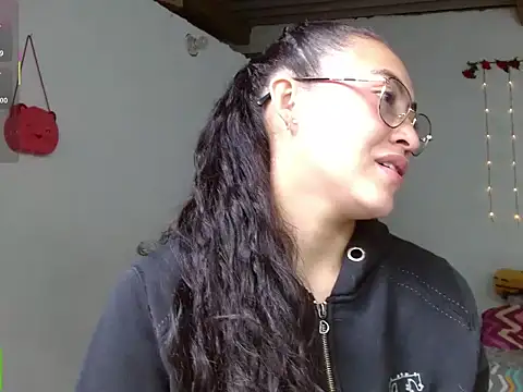 Snapshot of Olivia_Bright chatting on 02/20/26, 02:19 Olivia Bright online show from 02/20/26, 02:19