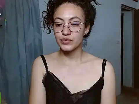 Snapshot of Olivia_Bright chatting on 03/02/26, 12:33 Olivia Bright online show from 03/02/26, 12:33