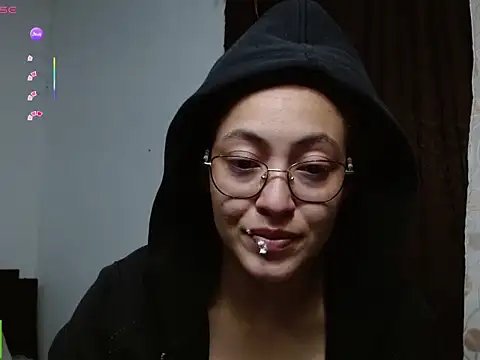 Snapshot of Olivia_Bright chatting on 06/19/26, 01:55 Olivia Bright online show from 06/19/26, 01:55