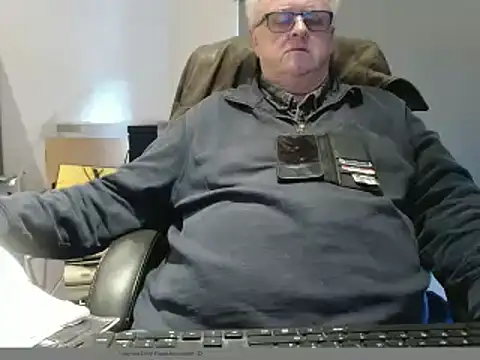 Snapshot of bigbadjon69 chatting on 02/04/26, 02:23 bigbadjon69 online show from 02/04/26, 02:23