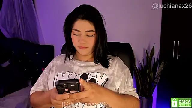 lucy26  online show from 06/05/26, 03:22