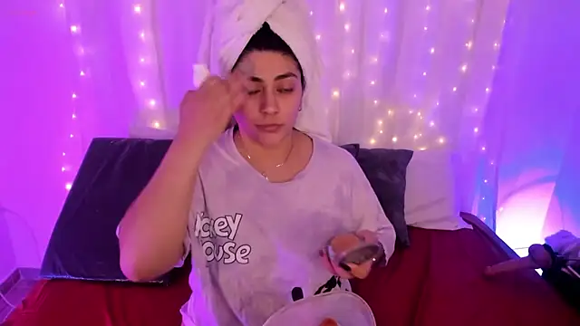 lucy26  online show from 10/18/25, 02:24