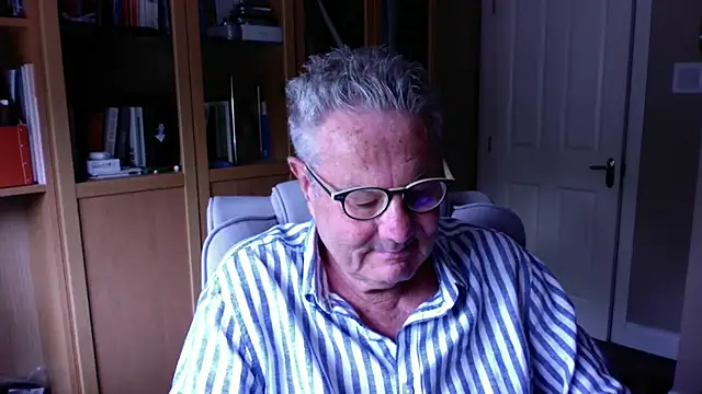 Snapshot of Oldpistolpete chatting on 06/26/26, 10:54 Oldpistolpete online show from 06/26/26, 10:54