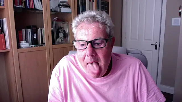 Snapshot of Oldpistolpete chatting on 07/11/26, 07:03 Oldpistolpete online show from 07/11/26, 07:03