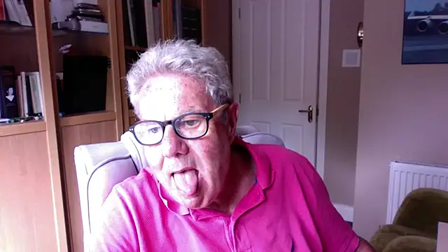 Snapshot of Oldpistolpete chatting on 07/23/26, 03:30 Oldpistolpete online show from 07/23/26, 03:30