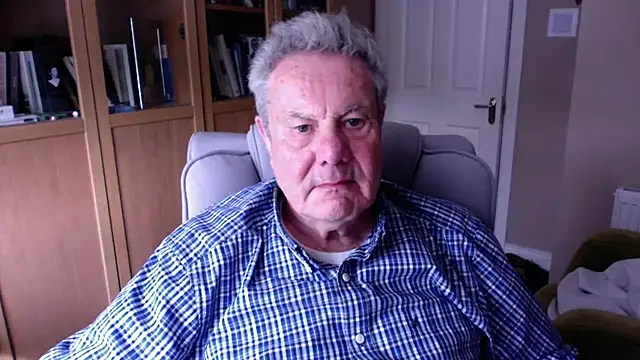 Snapshot of Oldpistolpete chatting on 04/22/26, 03:19 Oldpistolpete online show from 04/22/26, 03:19
