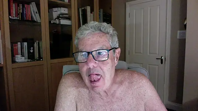 Snapshot of Oldpistolpete chatting on 07/16/26, 09:23 Oldpistolpete online show from 07/16/26, 09:23