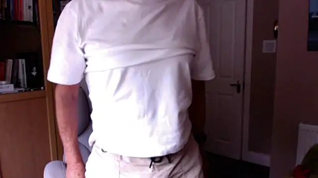 Snapshot of Oldpistolpete chatting on 06/06/26, 04:34 Oldpistolpete online show from 06/06/26, 04:34