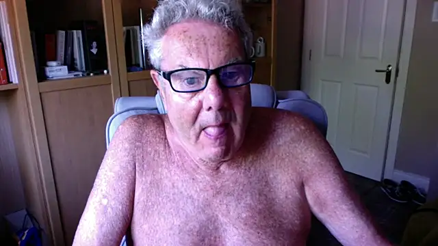 Snapshot of Oldpistolpete chatting on 05/28/26, 09:06 Oldpistolpete online show from 05/28/26, 09:06