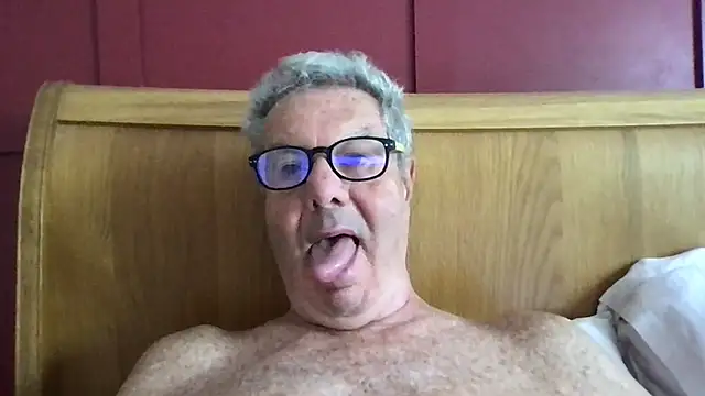 Snapshot of Oldpistolpete chatting on 07/22/26, 09:00 Oldpistolpete online show from 07/22/26, 09:00
