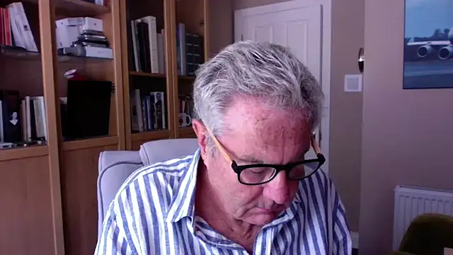 Snapshot of Oldpistolpete chatting on 07/26/26, 12:23 Oldpistolpete online show from 07/26/26, 12:23