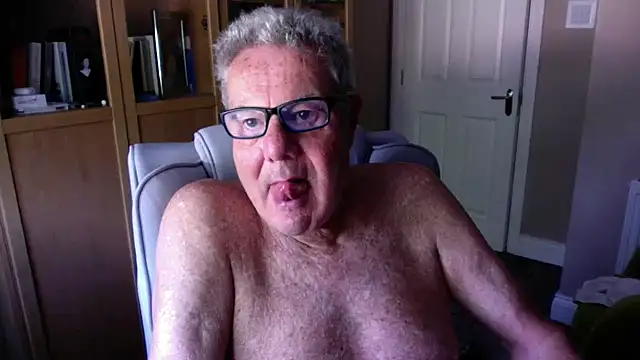 Snapshot of Oldpistolpete chatting on 07/06/26, 08:54 Oldpistolpete online show from 07/06/26, 08:54