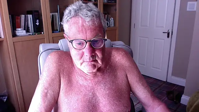 Snapshot of Oldpistolpete chatting on 06/25/26, 05:07 Oldpistolpete online show from 06/25/26, 05:07